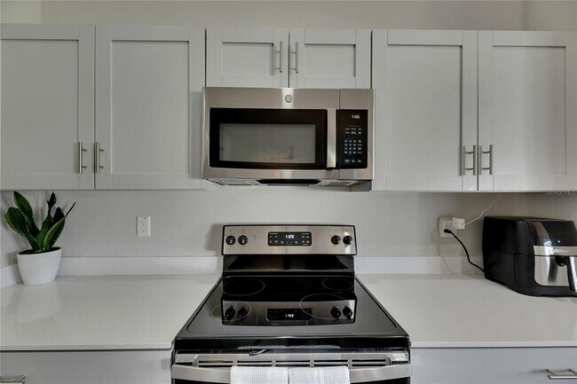 Building Photo - 12696 Tannencrest Dr