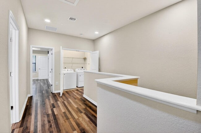 Building Photo - 2833 Troubadour St
