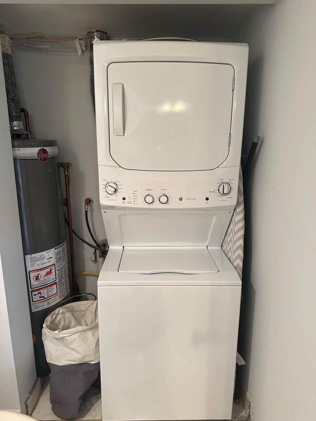 Building Photo - 1120 11th Ct