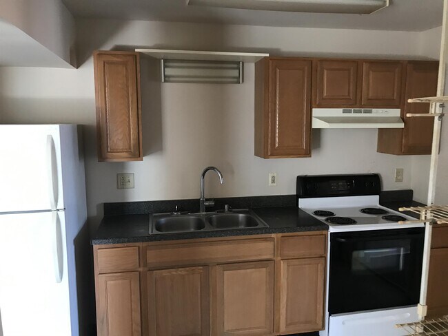 Building Photo - 200 E King St