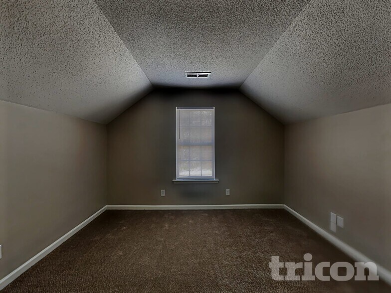Building Photo - 153 Devon Forrest Dr