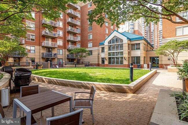 Building Photo - 3835 9th St N