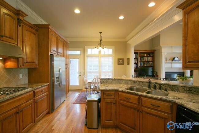 Building Photo - 27 Carriage Hill