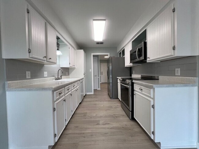 Building Photo - UPDATED HOME IN FLOUR BLUFF - OFFERING GRE...