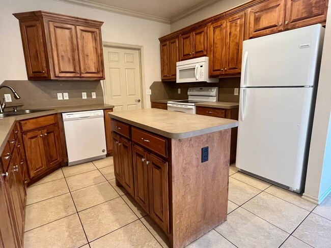 Building Photo - Great 3 Bed, 2 Bath Duplex In Edmond!!