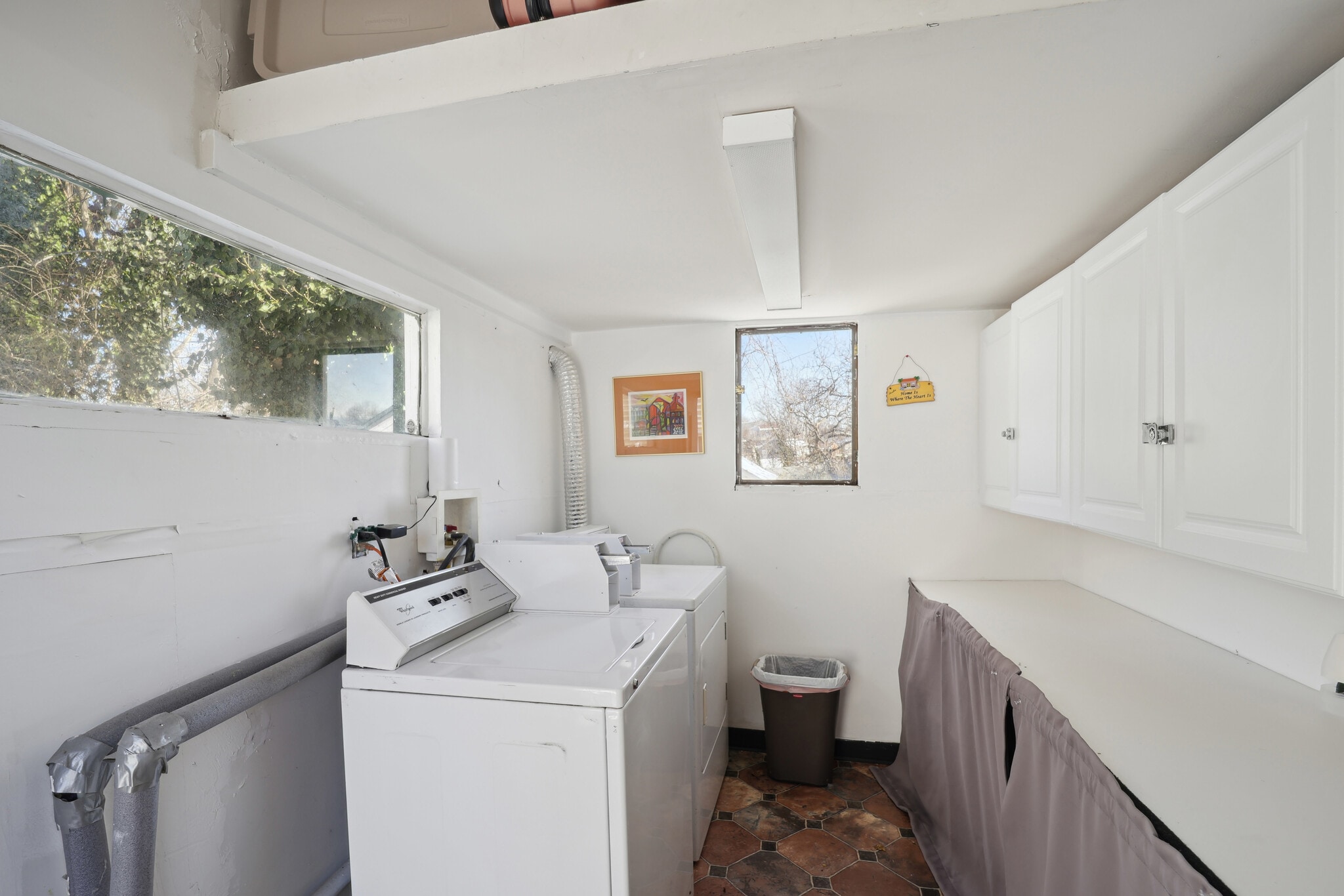 Building Photo - 2117 S Nelson St