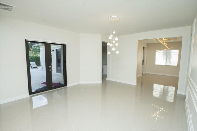 Building Photo - 10660 S Lago Vista Cir