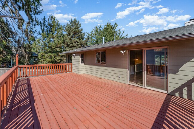 Building Photo - 9215 Evanston Ave N