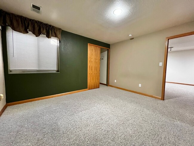 Building Photo - Stunning 4-Bedroom, 4-Bathroom Home in Sou...