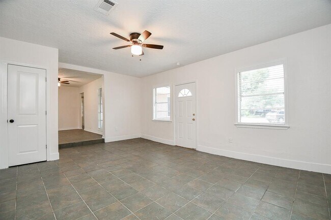 Building Photo - 7602 Turquoise Ln