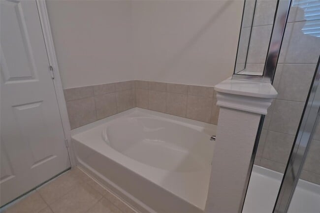 Building Photo - 1205 Waggoner Dr