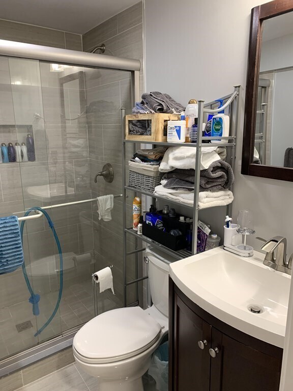 Building Photo - 404 Centre St