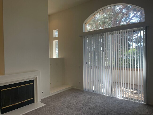 Building Photo - 2 Bedroom 2 Bath, Upper Unit Condo in the ...