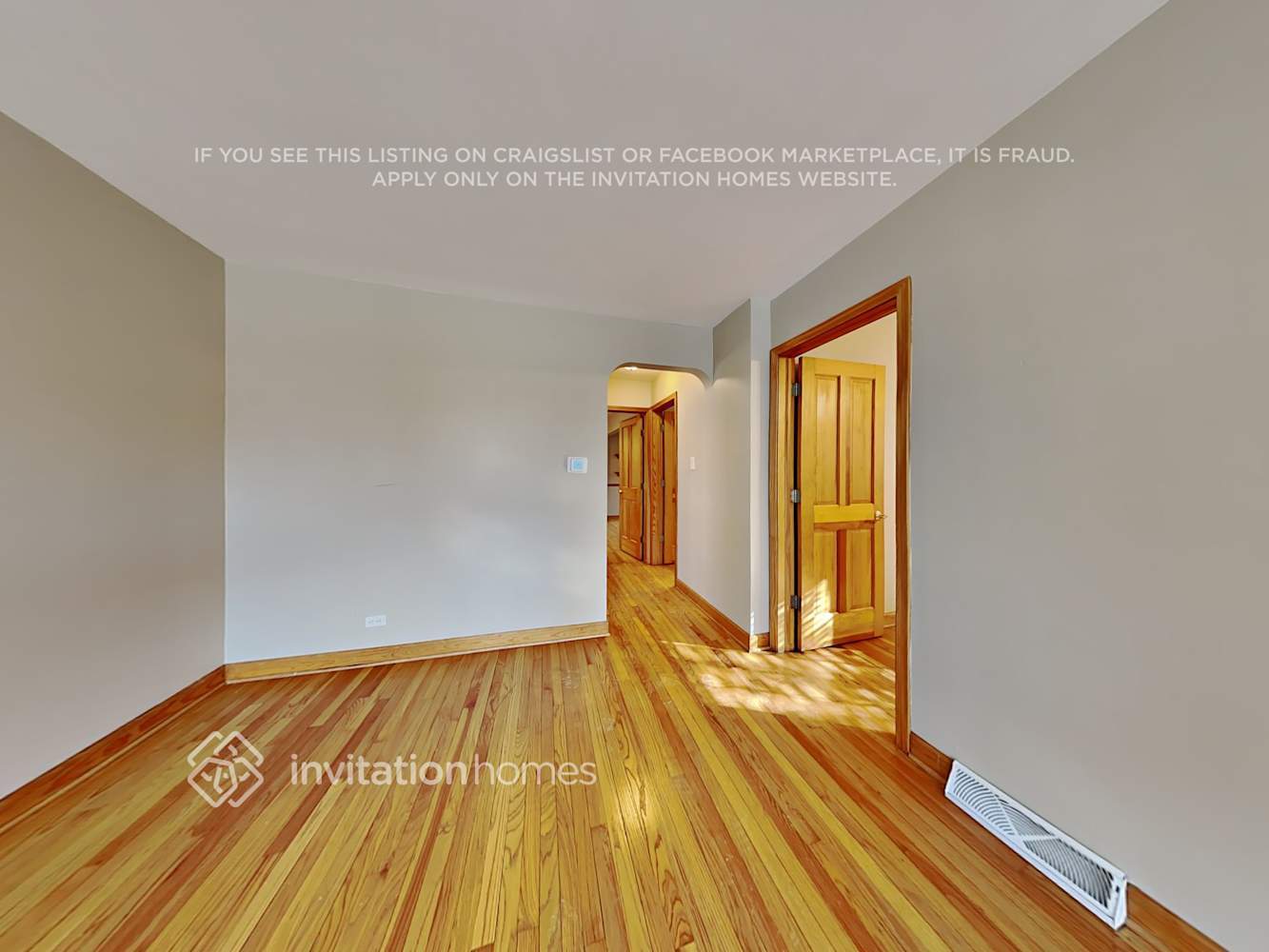 Building Photo - 9131 S Sacramento Ave