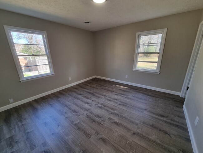 Building Photo - 967 Sanchez Dr