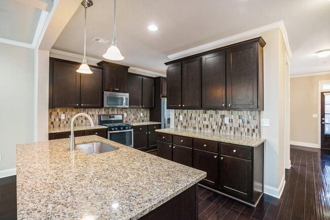 Building Photo - 612 Luckett Ct