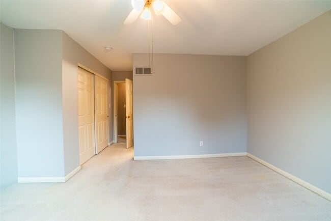 Building Photo - 570 Castle Ridge Dr
