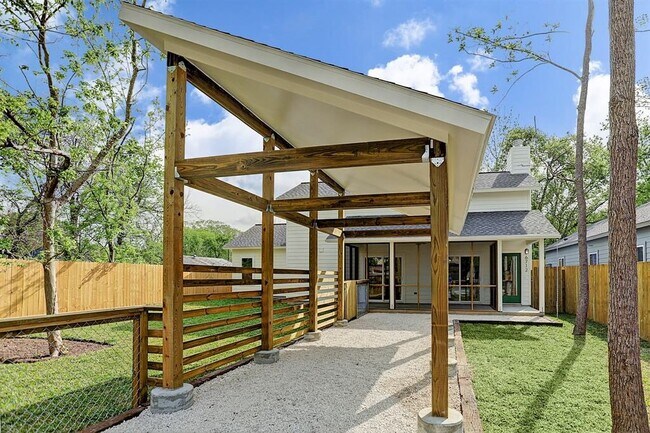 Building Photo - 6712 Cohn St