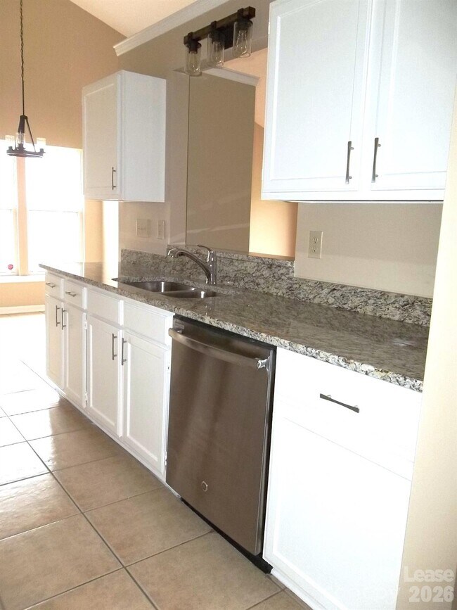 Building Photo - 115 W Bank Dr