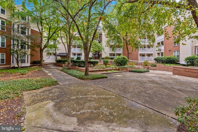 Building Photo - 1504 Lincoln Way