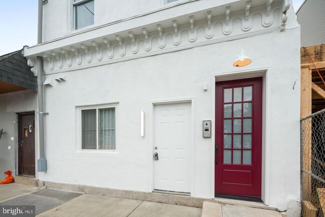 Building Photo - 2329 Frankford Ave