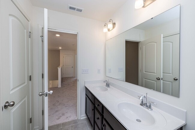 Building Photo - Beautiful 4 Bedroom Home Piedmont School D...