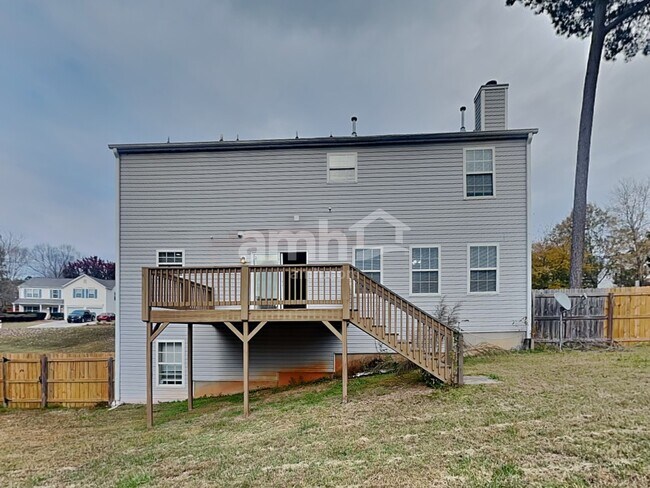 Building Photo - 450 Crested View Dr