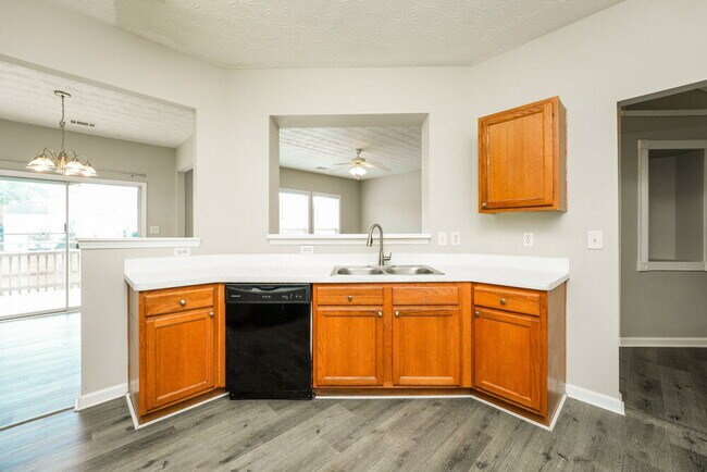 Building Photo - 411 Pondweed Dr