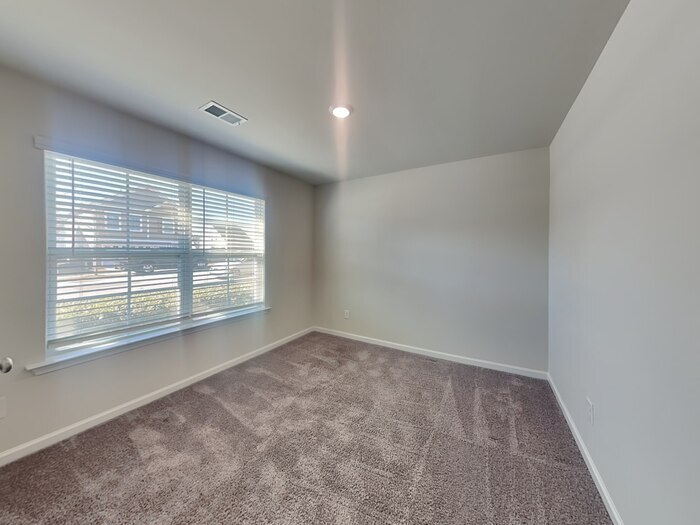 Building Photo - 64 Blue Fescue Way