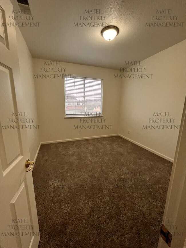 Building Photo - No Deposit