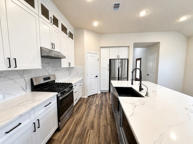 Building Photo - 15230 Stuart Bat Cave Ln