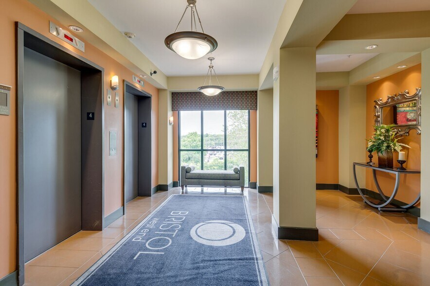 Elevators - 3000 Vanderbilt Pl