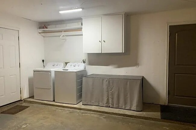 Building Photo - 6318 Leaf Arbor Dr