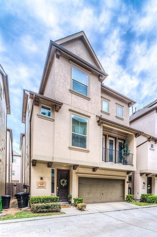 Building Photo - 444 N Live Oak St