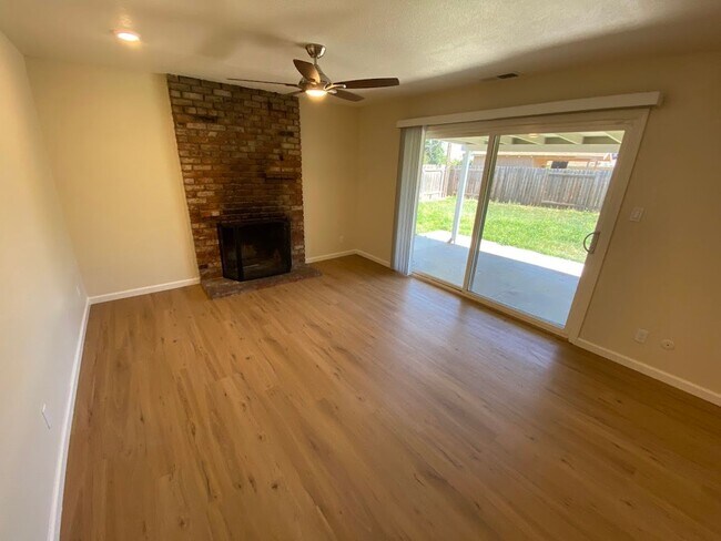 Building Photo - Renovated 3 Bed 1 Bath Home near Bradshaw and highway 50 in Rancho Cordova