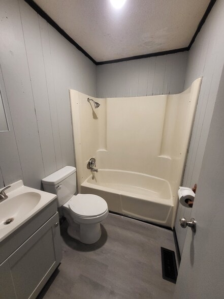 Bath - 3373 Loop Rd