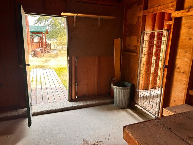 Building Photo - 10 Acres of Horse Property in Victor!