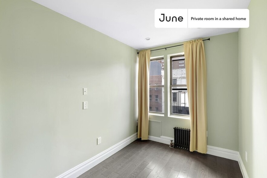 Building Photo - Room in Shared 3 bed/2 bath home