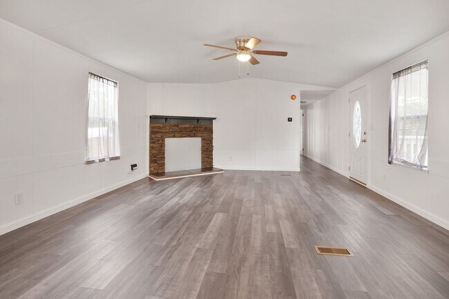 Building Photo - 21950 Caney Dr