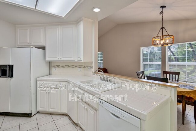 Building Photo - 5456 Oak Leaf Cir