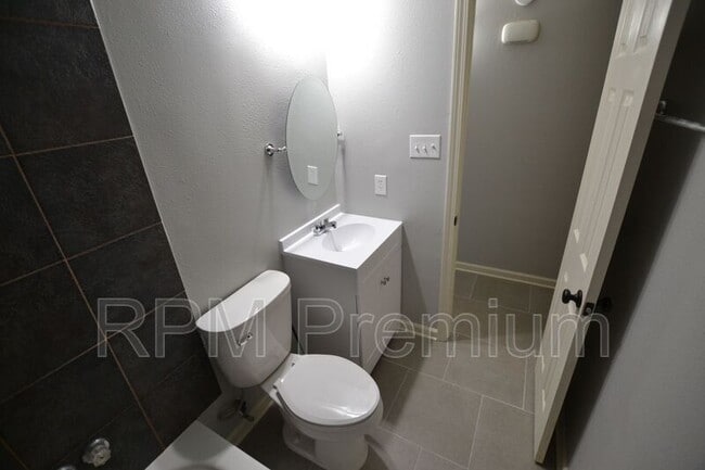 Building Photo - 1632 Mary Lou Dr