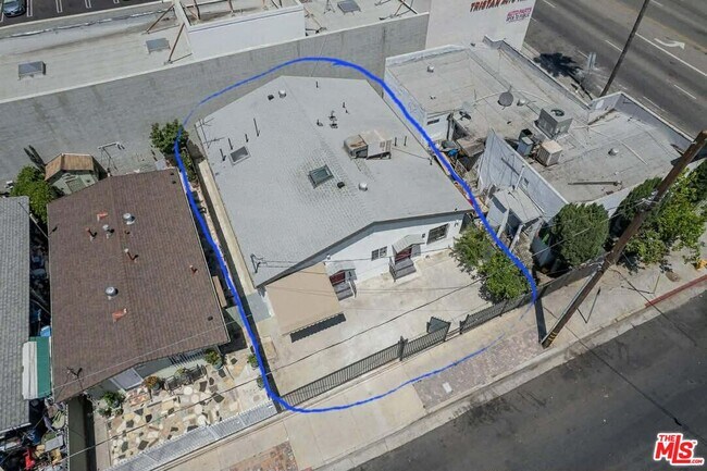 Building Photo - 1445 N Mariposa Ave