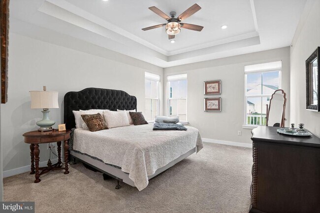 Building Photo - 701 Cascade Way