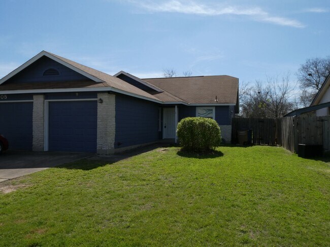 Building Photo - 8705 Pineridge Dr