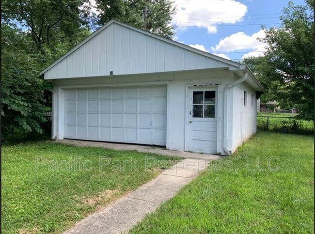 Building Photo - 3419 S Parker Ave