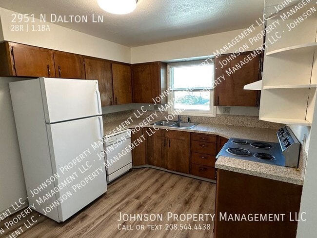 Building Photo - 2951 N Dalton Ln