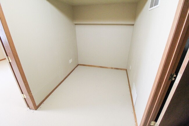 Building Photo - 407 E 8th Ave