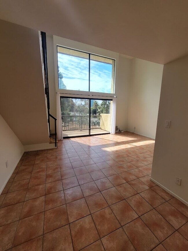 Building Photo - HUGE UPPER 1BD/1.5BA CONDO WITH LOFT, PARKING LAUNDRY AND 2 PRIVATE BALCONIES!!
