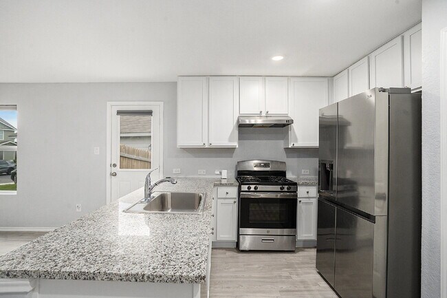 Building Photo - 419 De Herrera
