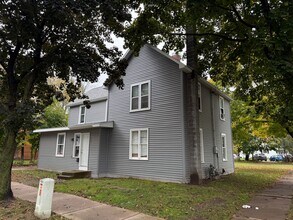 Building Photo - 220 13th Ave W